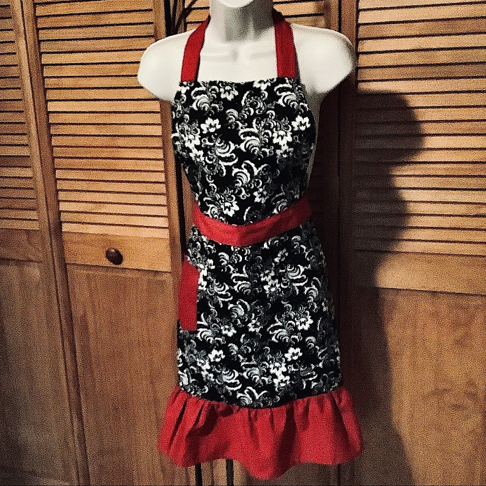 Gourmet Club Adult size ruffled Apron black white w/red pocket NEW